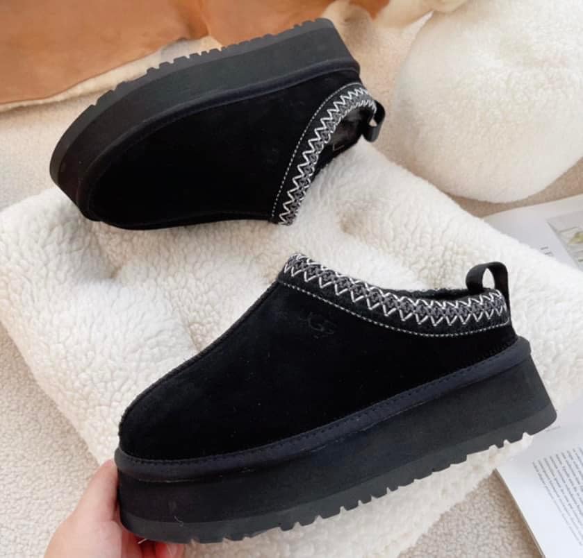 Black U shoe Platform Taz
