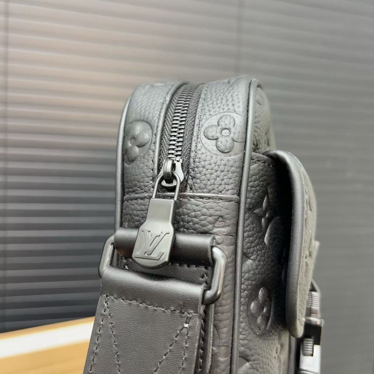 L O U I S crossbody